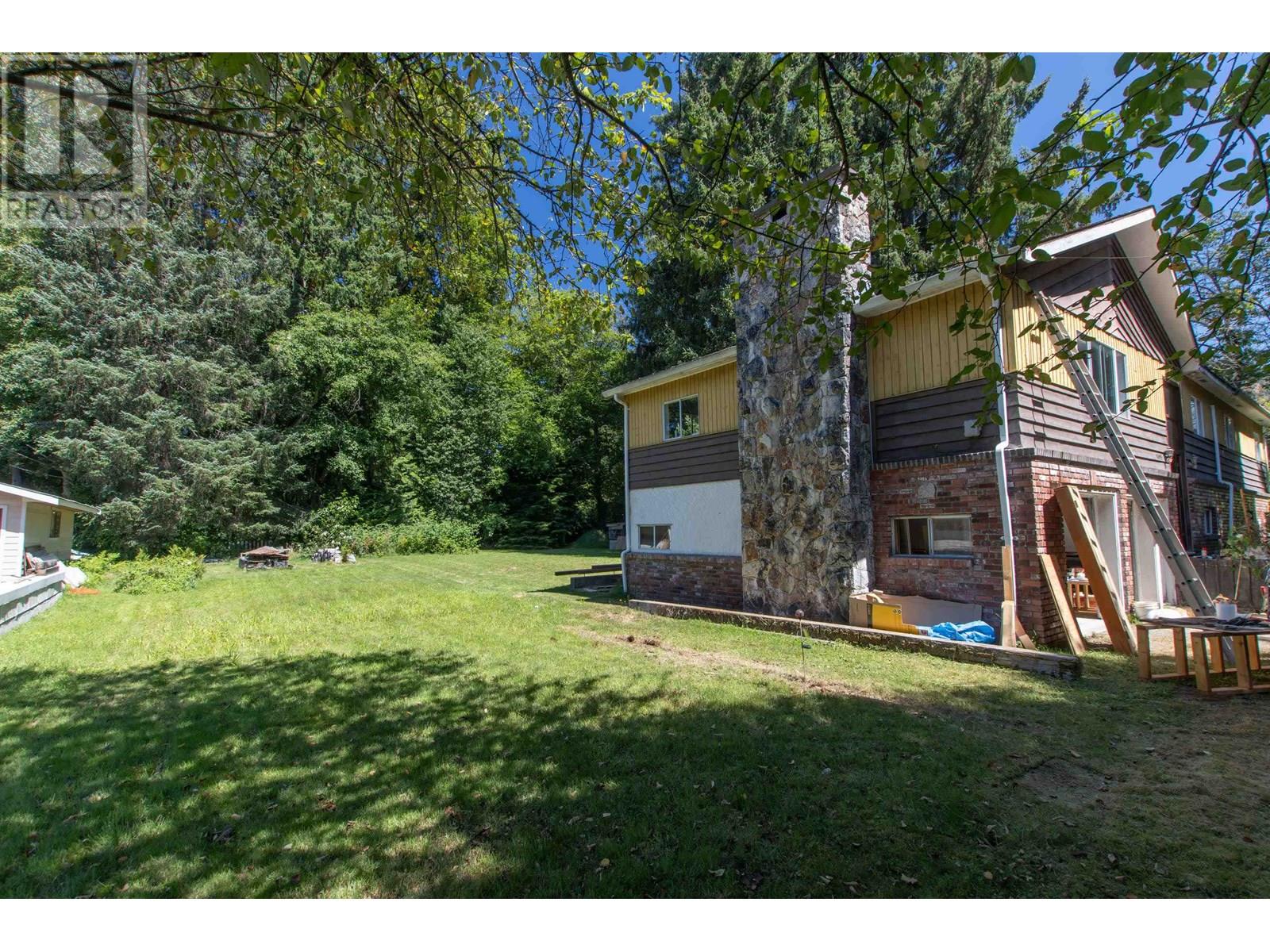 Photo 4 of 1397 Judd Road, Squamish BC