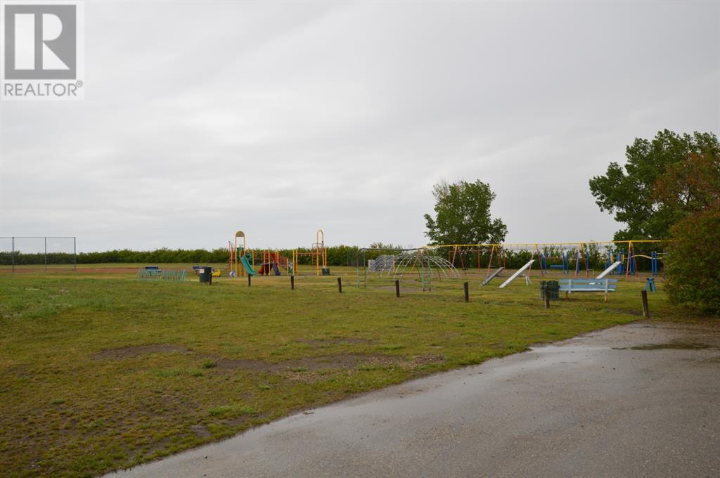 Photo 4 of 255 1 Avenue W, Hussar AB