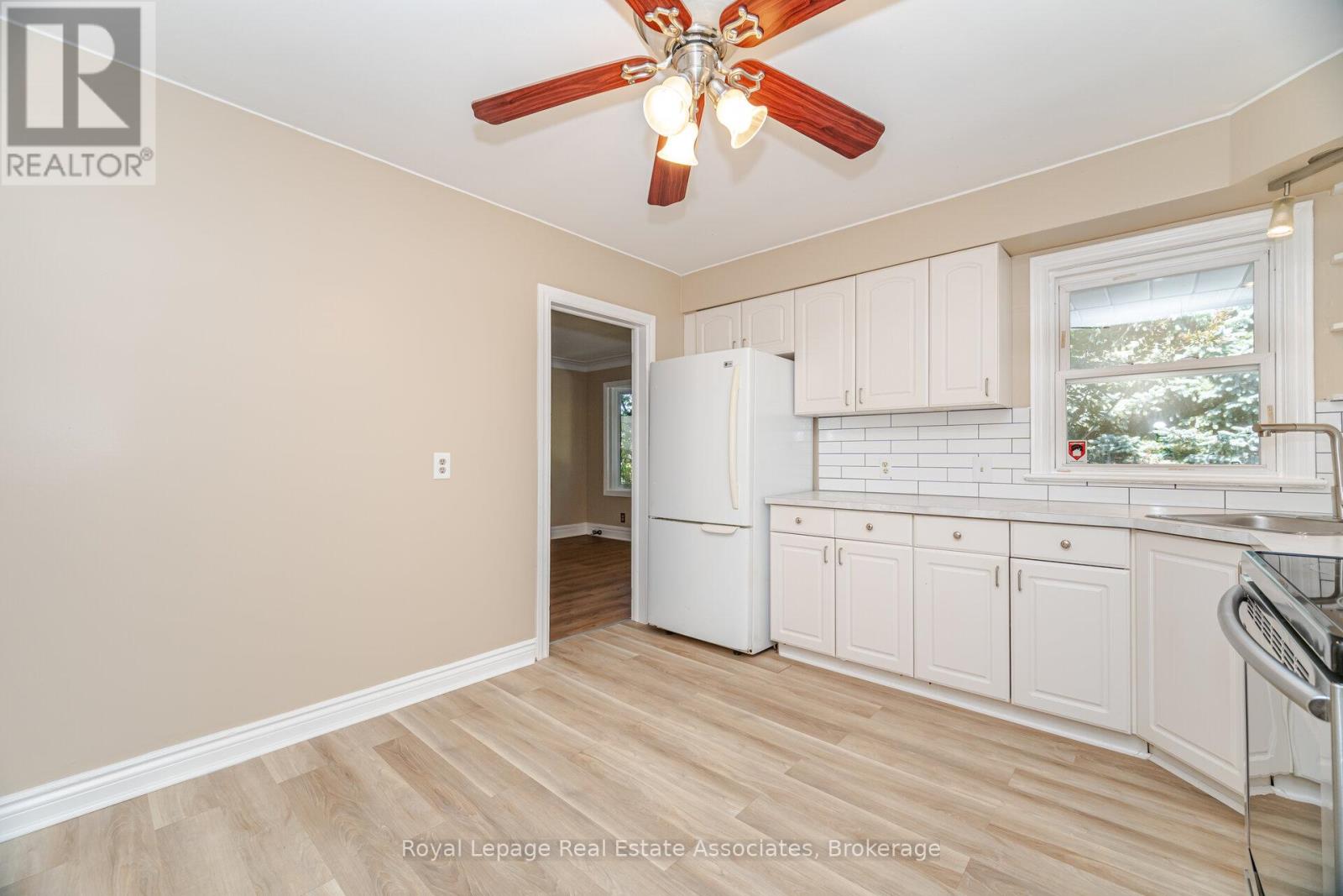 Photo 11 of 319 Grantham Avenue, St Catharines ON