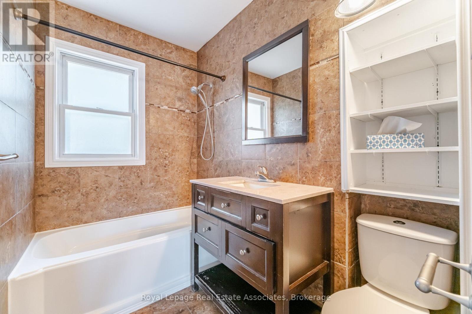 Photo 24 of 319 Grantham Avenue, St Catharines ON