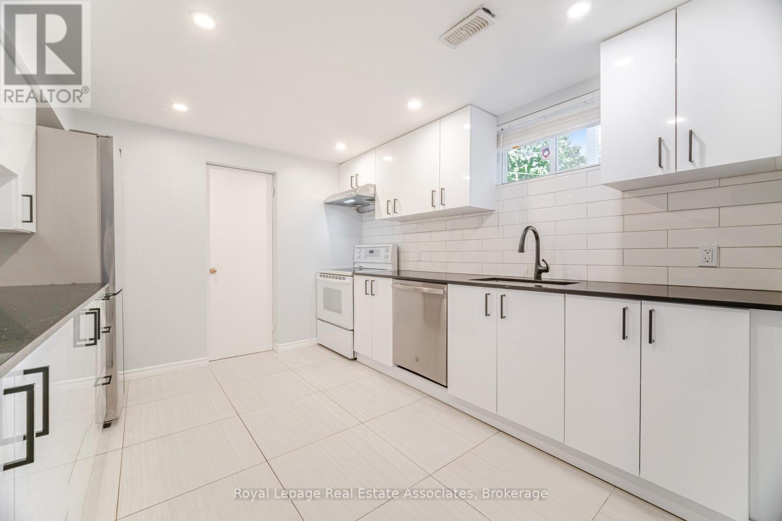 Photo 28 of 319 Grantham Avenue, St Catharines ON