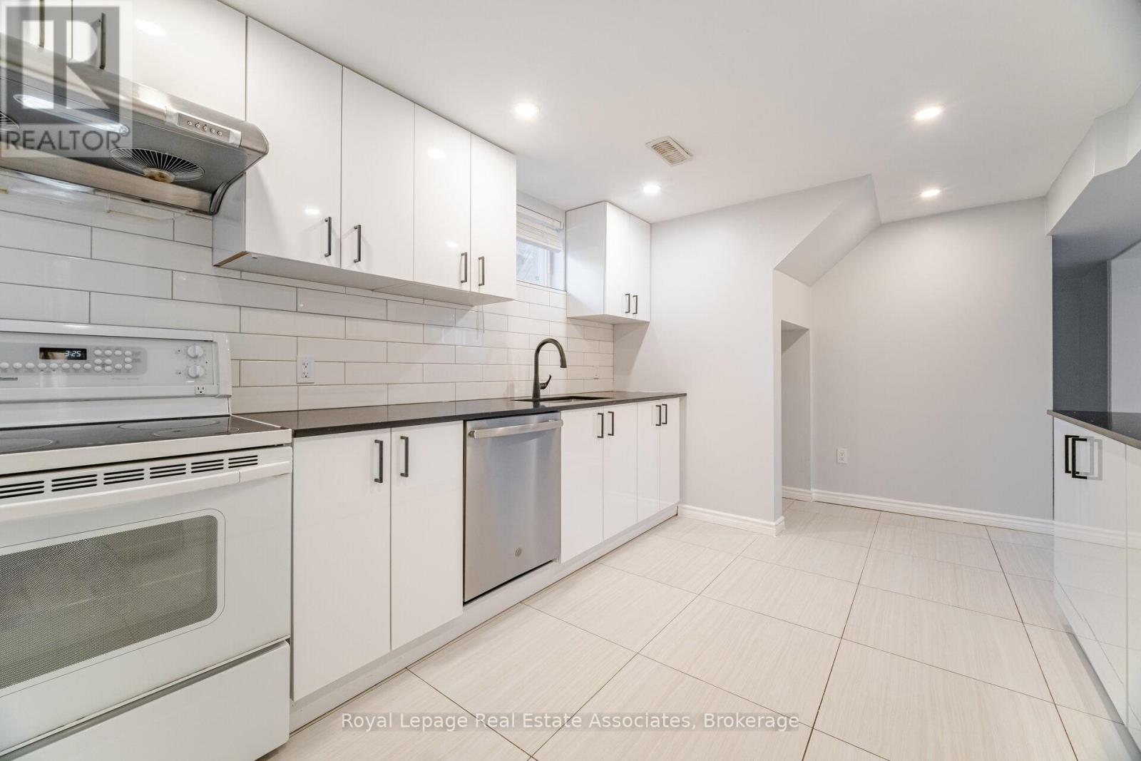 Photo 30 of 319 Grantham Avenue, St Catharines ON