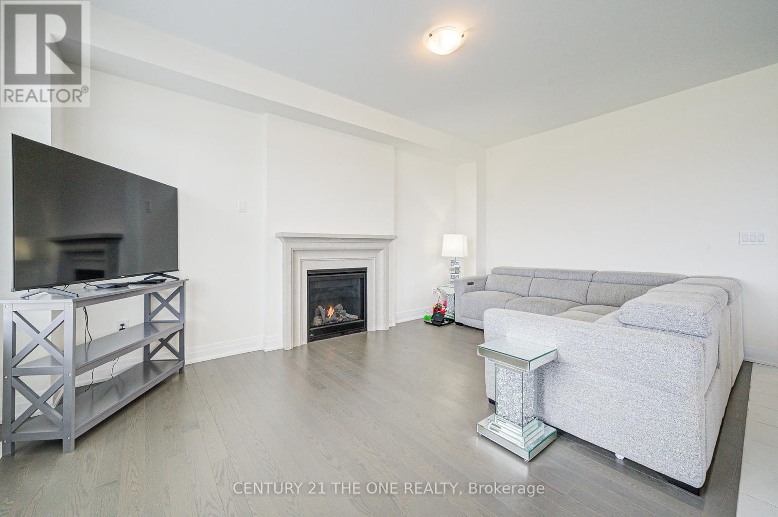 Photo 20 of 2 Wesley Brooks Street, Clarington ON