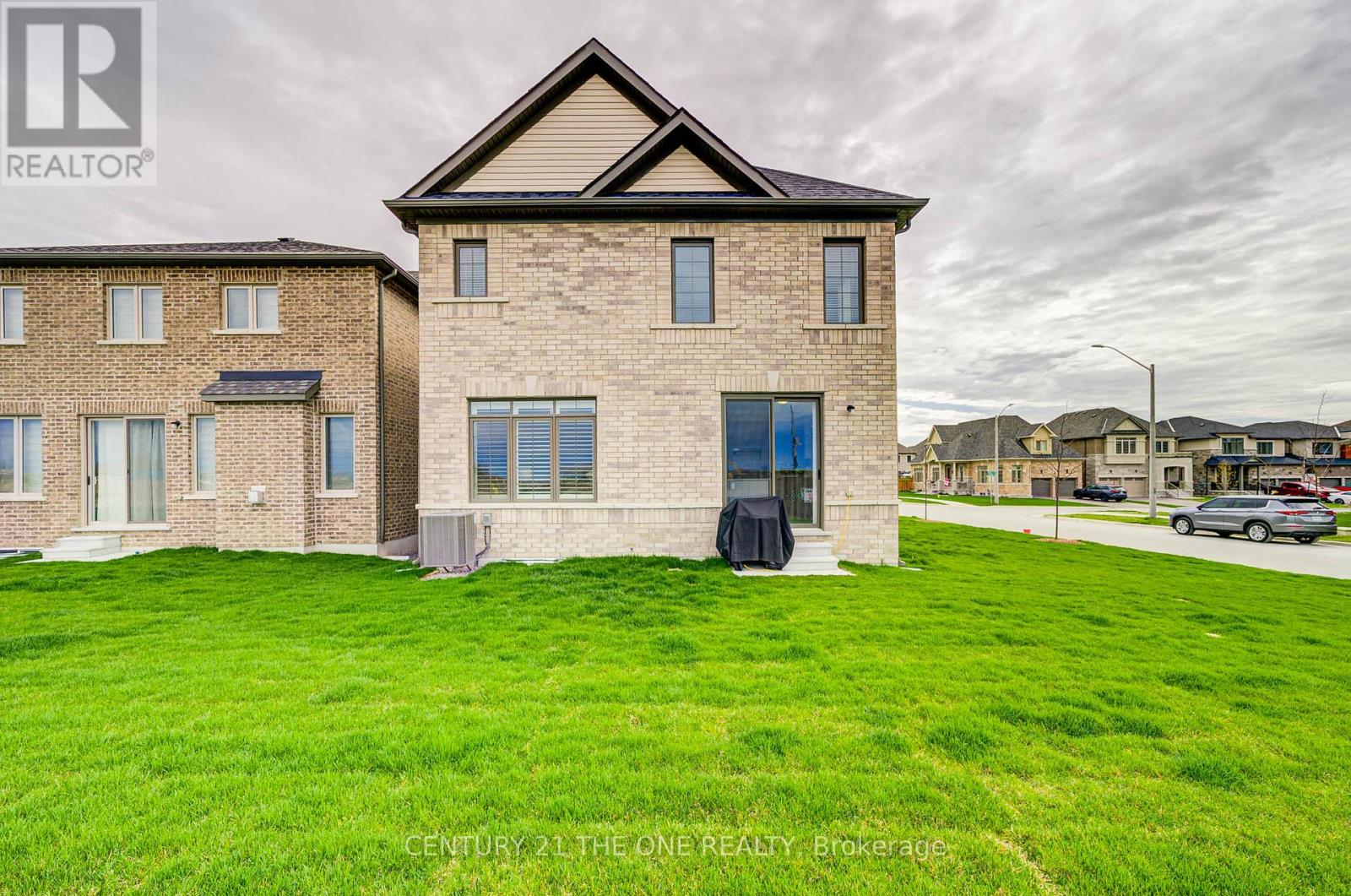 Photo 16 of 2 Wesley Brooks Street, Clarington ON