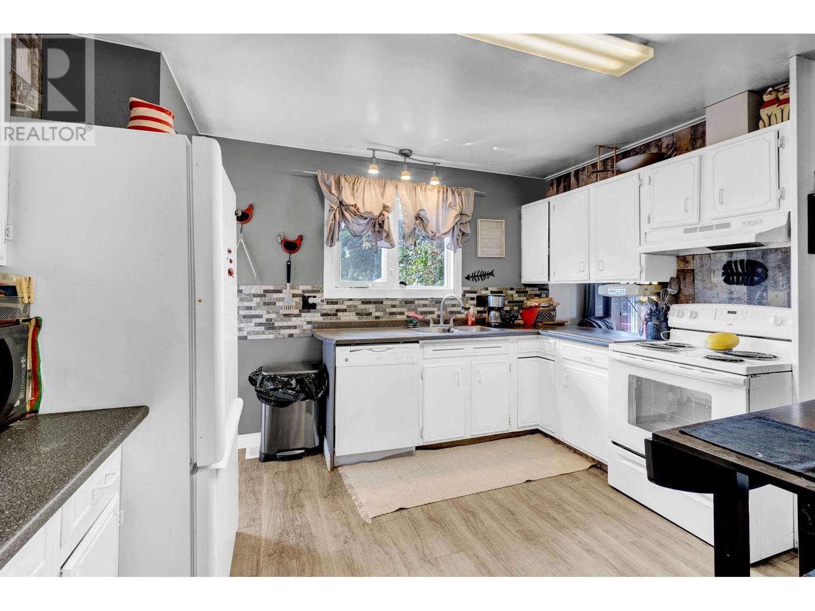 Photo 16 of 169 Aitken Crescent, Prince George BC