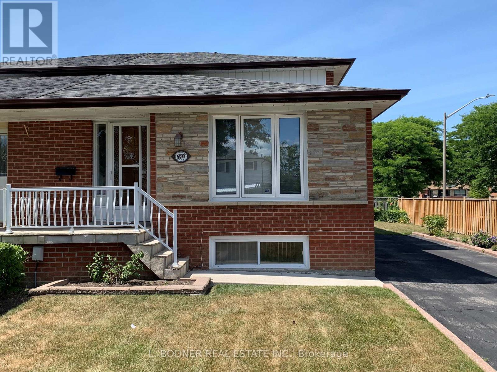 Photo 14 of 6899 Darcel Avenue, Mississauga ON
