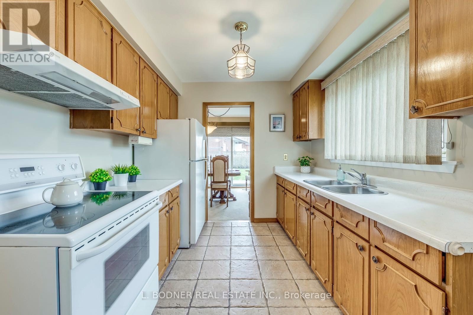 Photo 37 of 6899 Darcel Avenue, Mississauga ON