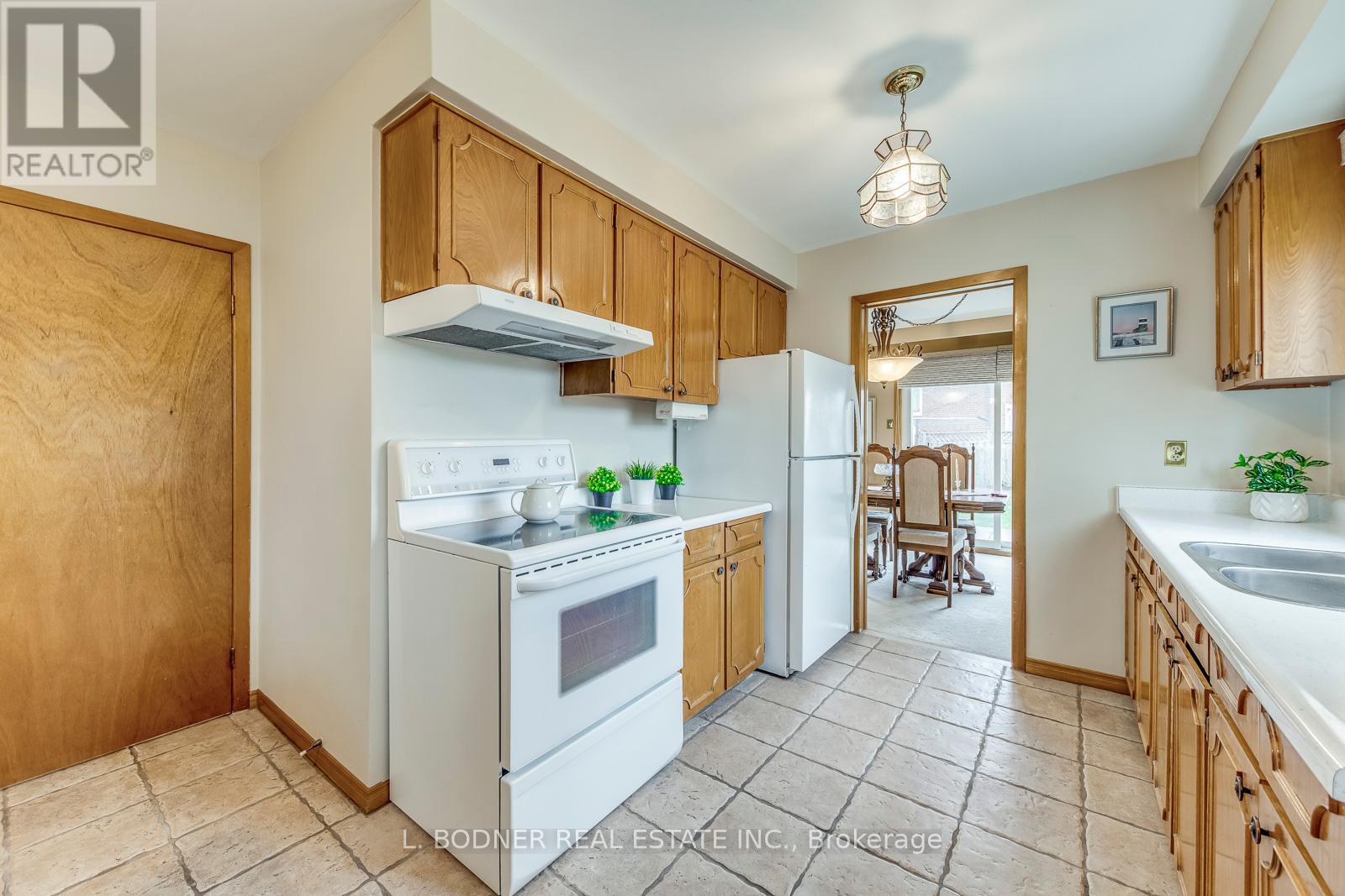Photo 18 of 6899 Darcel Avenue, Mississauga ON