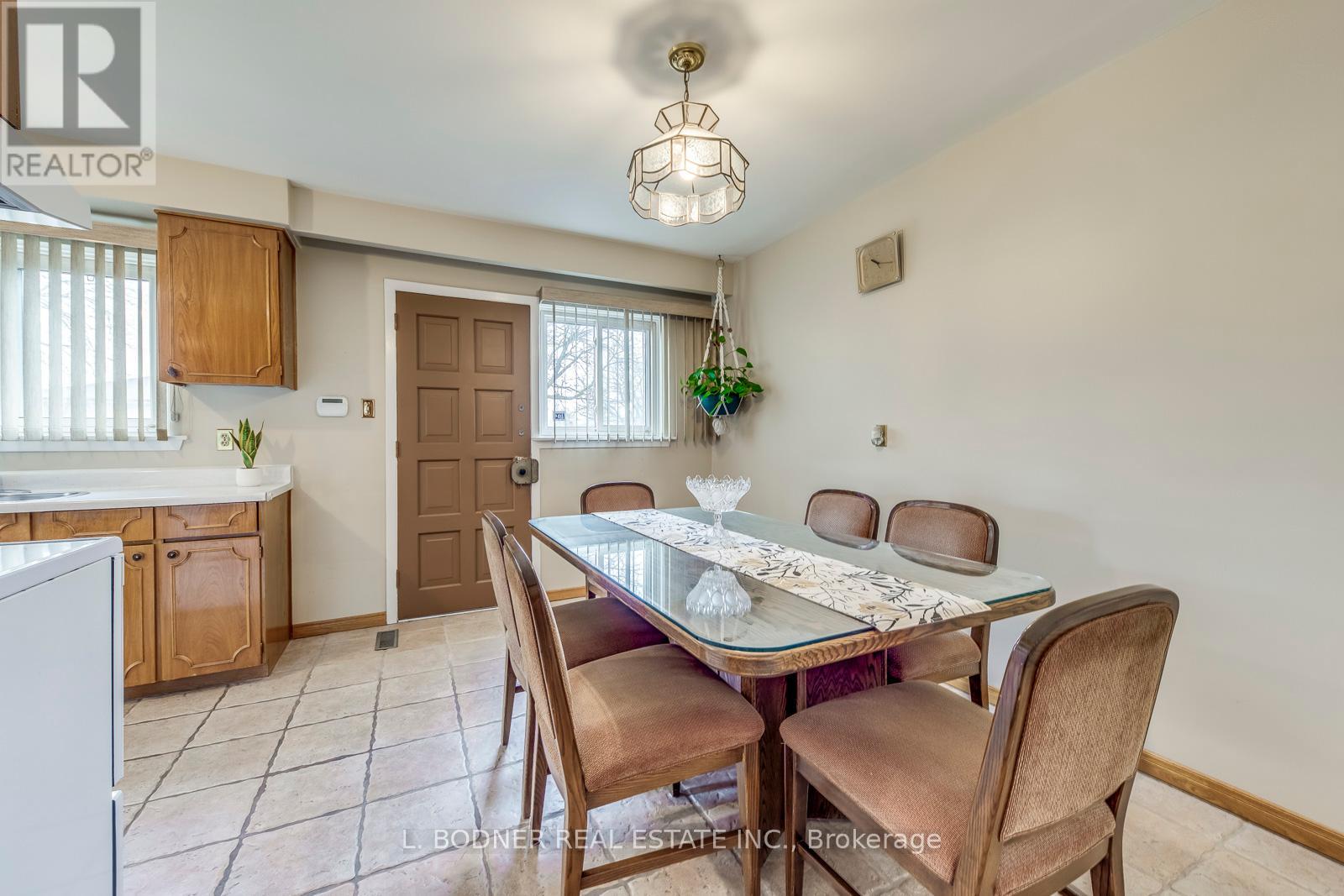 Photo 35 of 6899 Darcel Avenue, Mississauga ON
