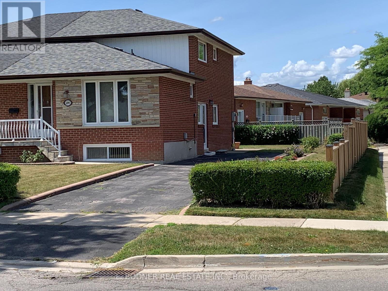 Photo 30 of 6899 Darcel Avenue, Mississauga ON
