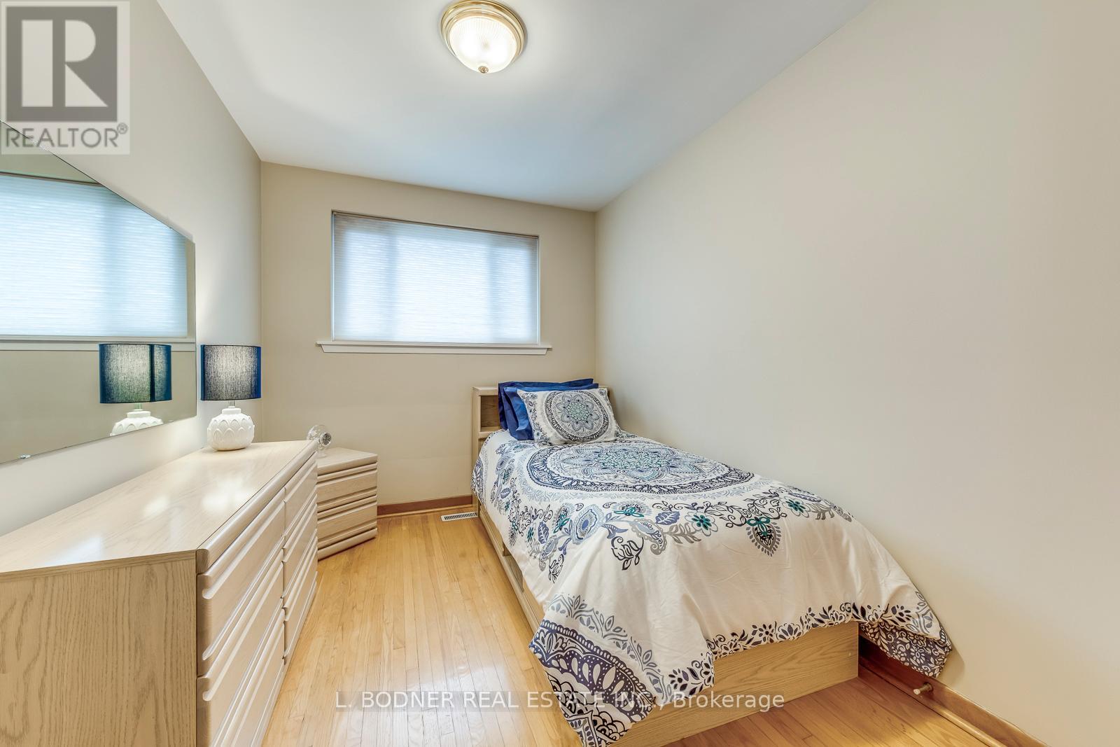 Photo 17 of 6899 Darcel Avenue, Mississauga ON