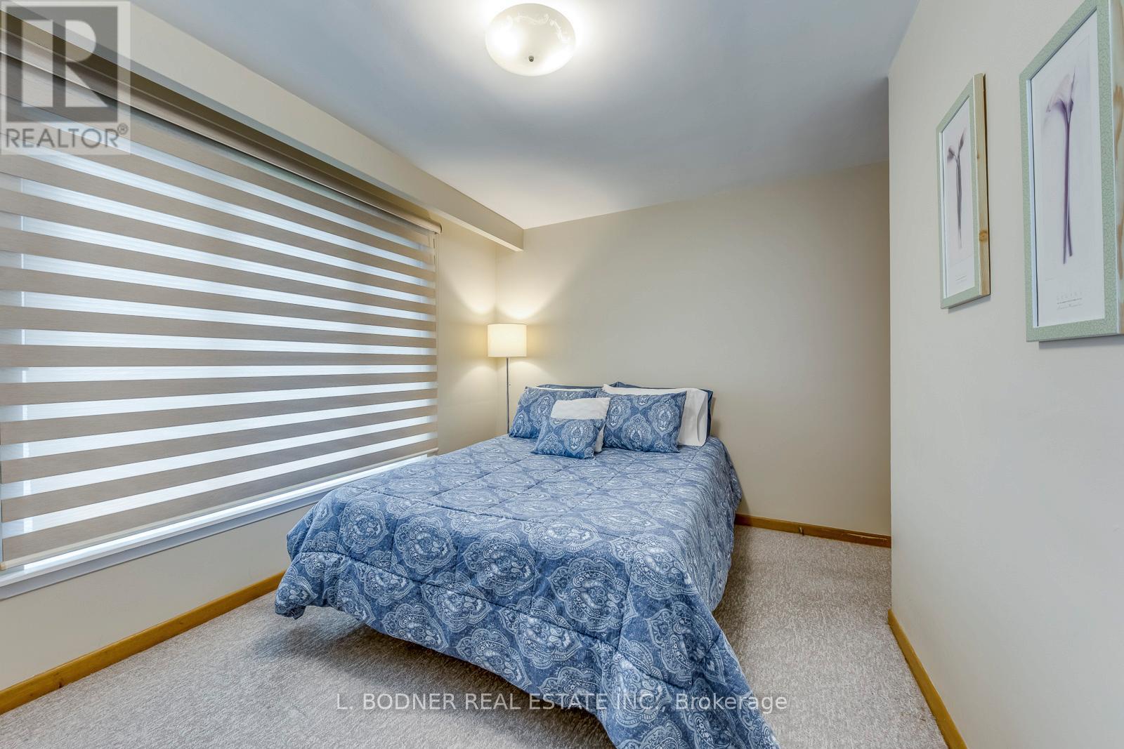 Photo 4 of 6899 Darcel Avenue, Mississauga ON