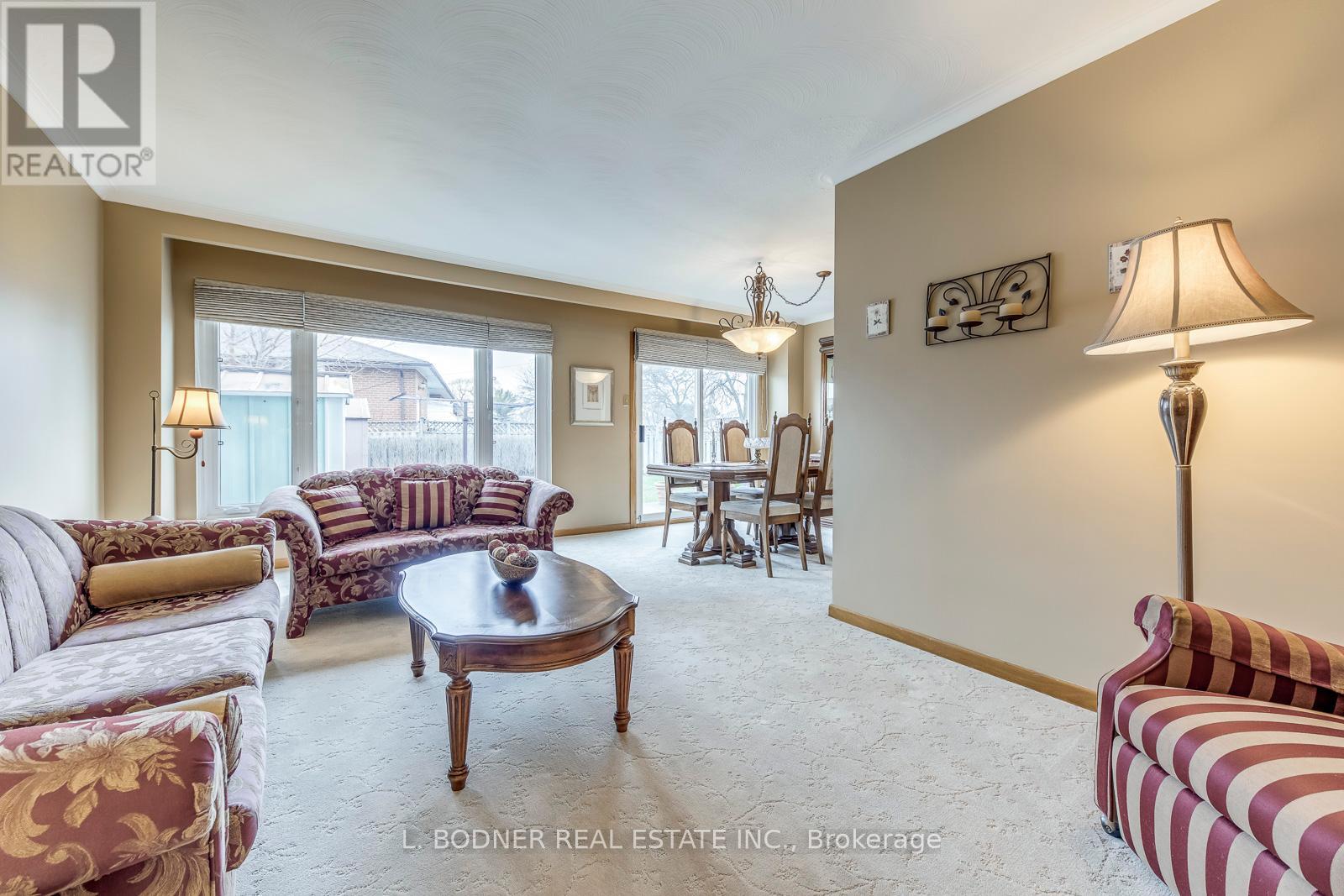 Photo 28 of 6899 Darcel Avenue, Mississauga ON