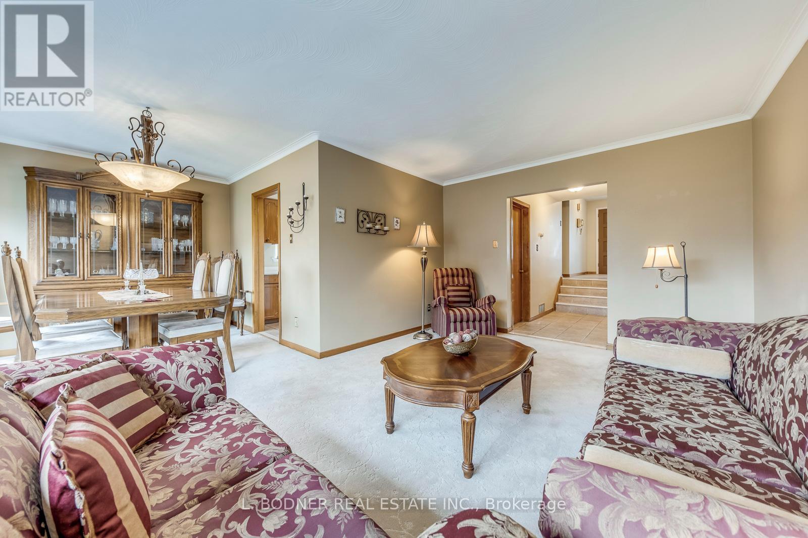 Photo 6 of 6899 Darcel Avenue, Mississauga ON