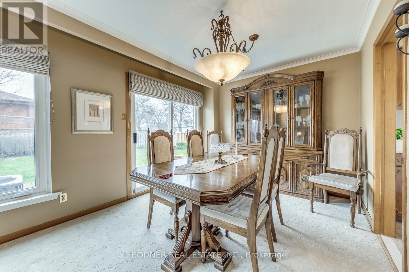 Photo 8 of 6899 Darcel Avenue, Mississauga ON