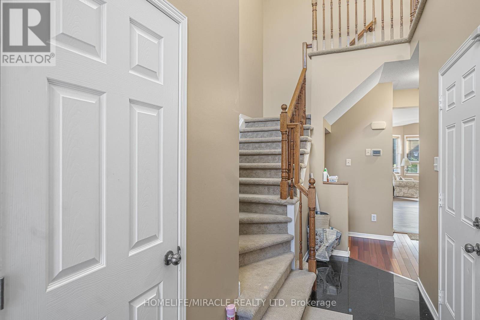 Photo 10 of 356 West Ridge Drive, Ottawa ON