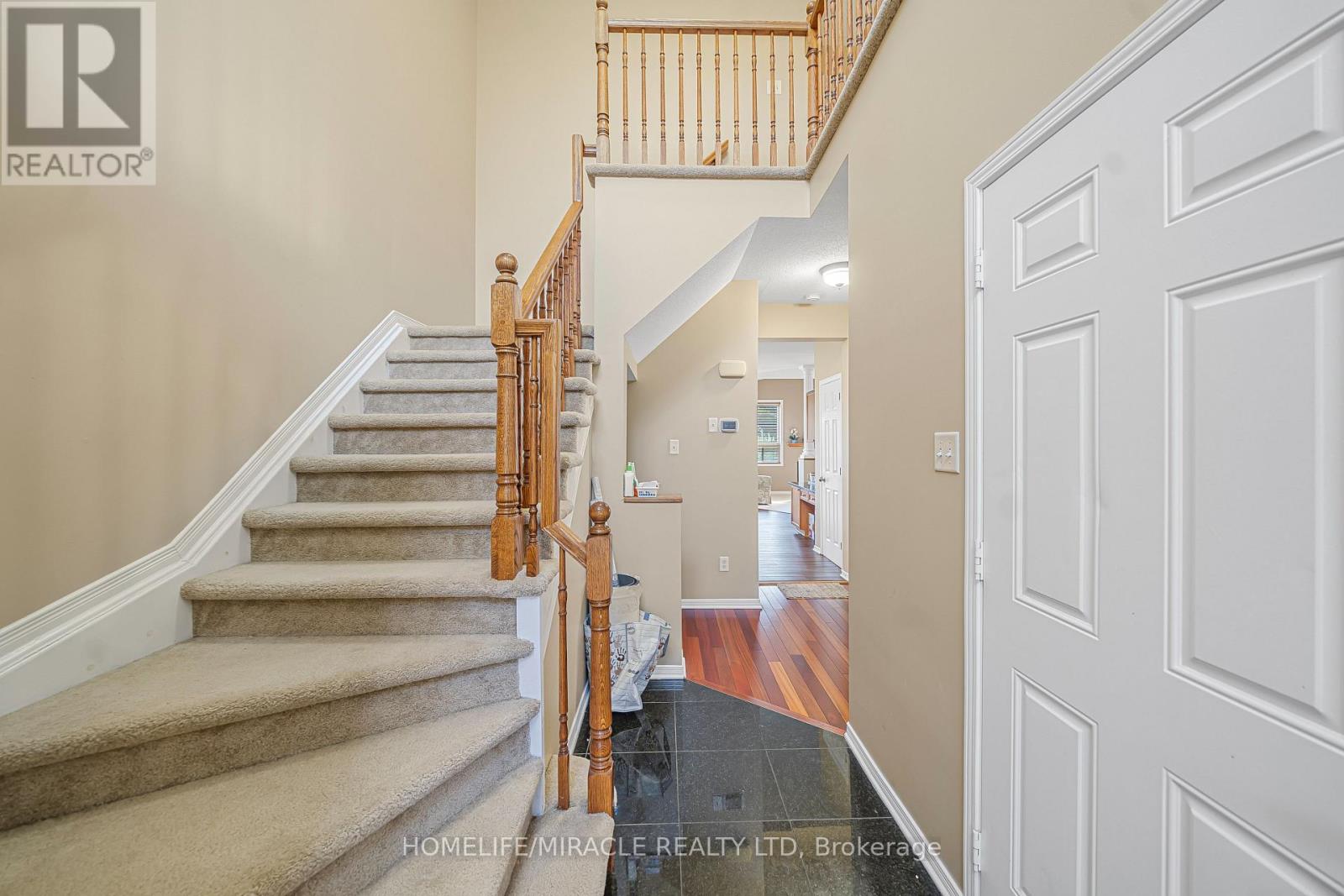 Photo 11 of 356 West Ridge Drive, Ottawa ON