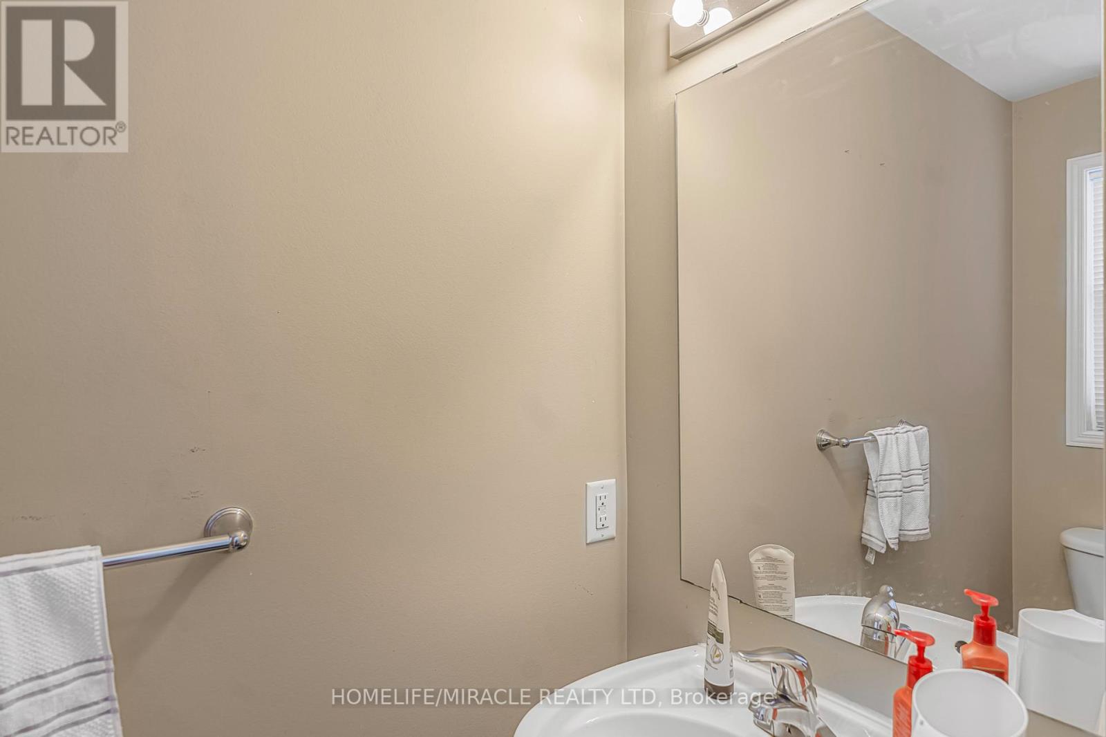 Photo 24 of 356 West Ridge Drive, Ottawa ON