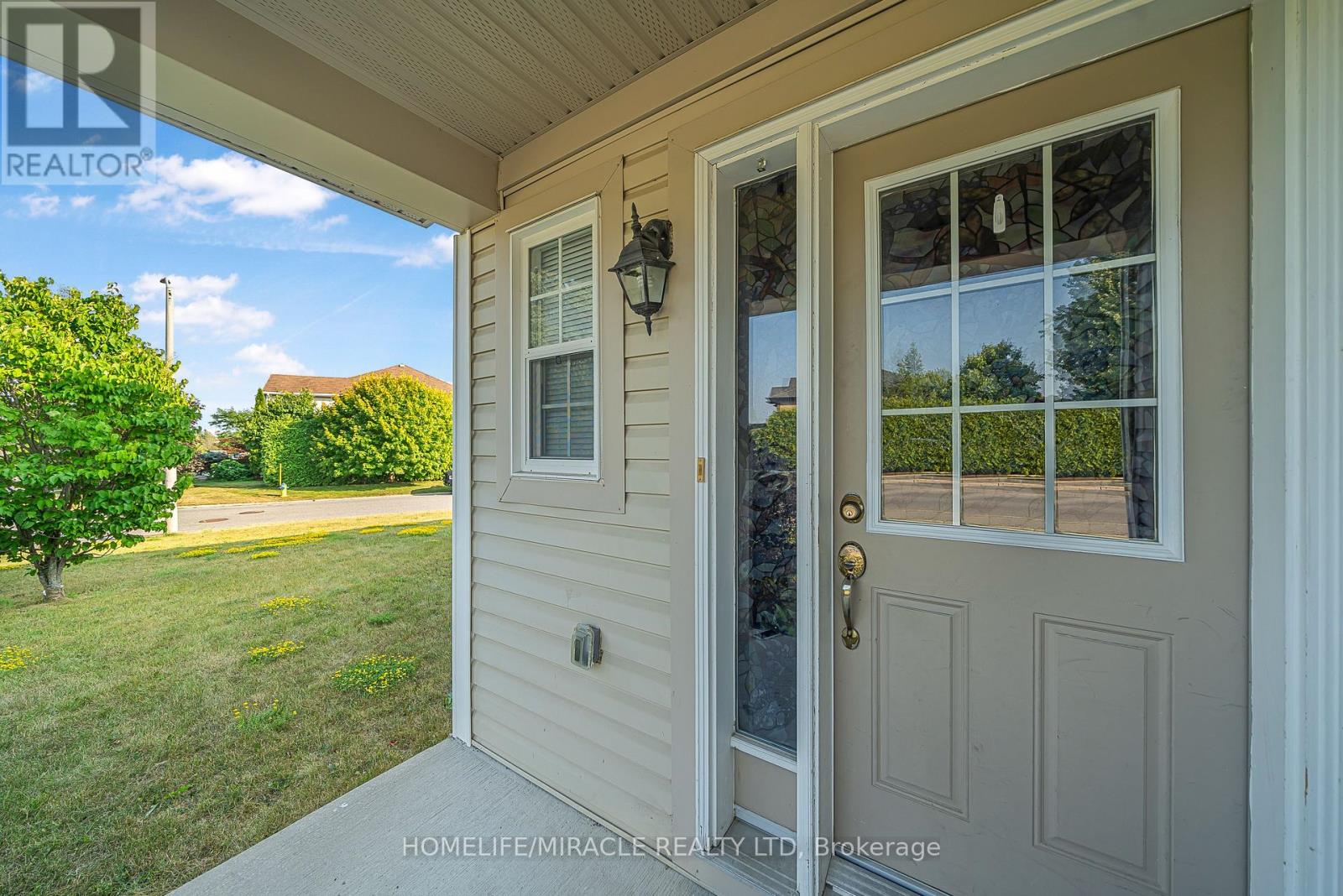 Photo 8 of 356 West Ridge Drive, Ottawa ON
