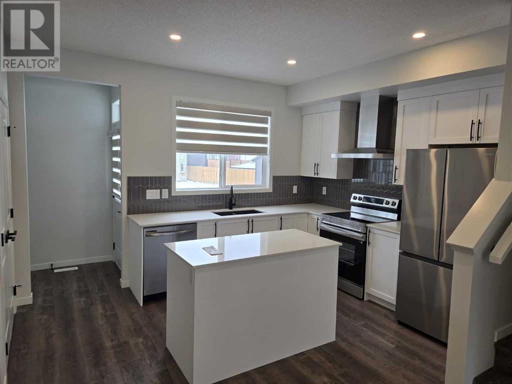 Single Family House for Sale in  Aquila Drive NW Glacier Ridge Calgary 
