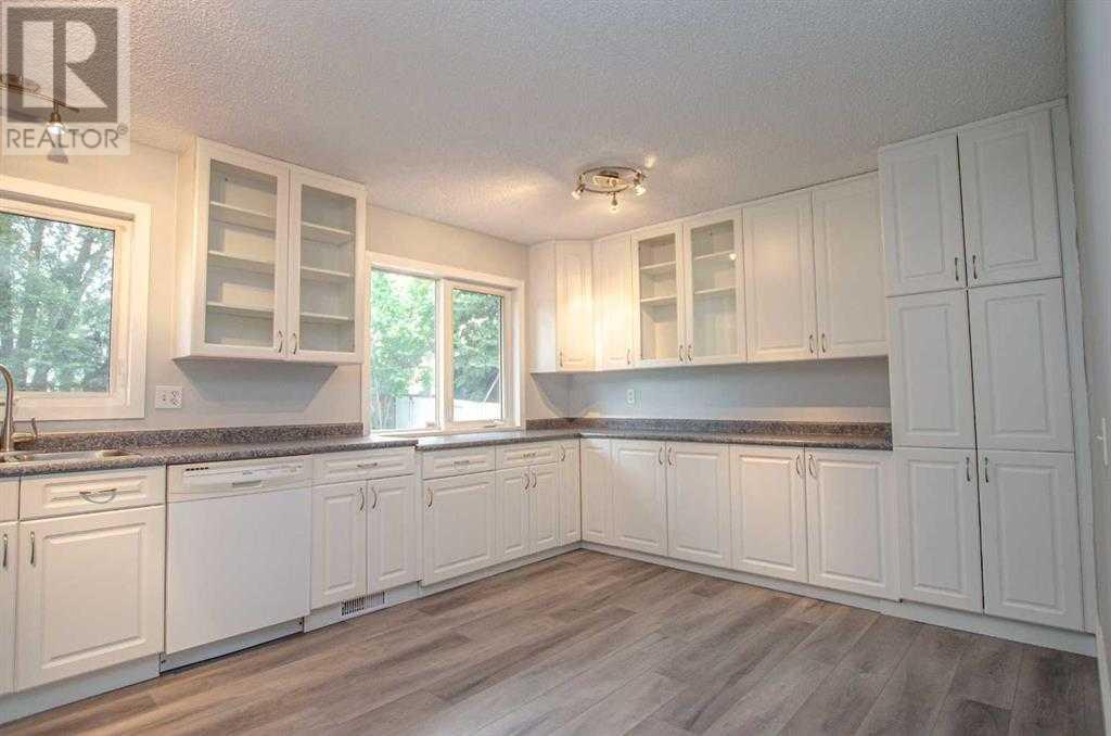 Photo 6 of 150 Leigh Crescent, Fort Mcmurray AB