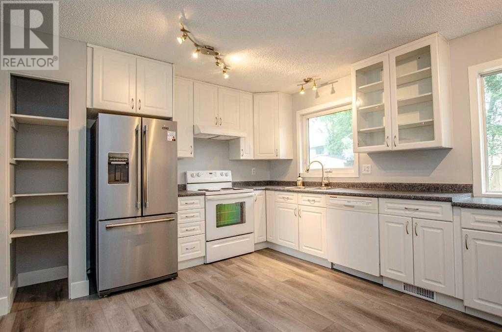 Photo 5 of 150 Leigh Crescent, Fort Mcmurray AB