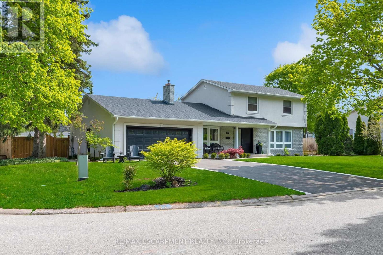 Photo 2 of 83 Dorchester Drive, Grimsby ON