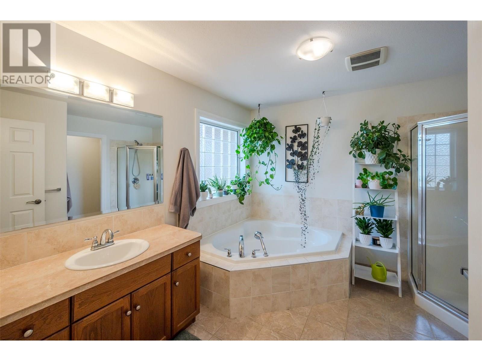1742 Fairford Drive Unit# 102, Penticton