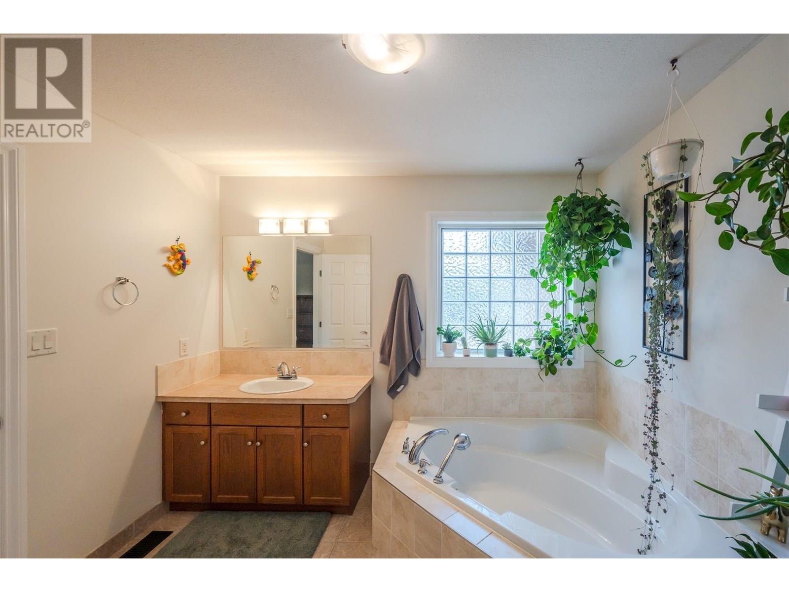 1742 Fairford Drive Unit# 102, Penticton