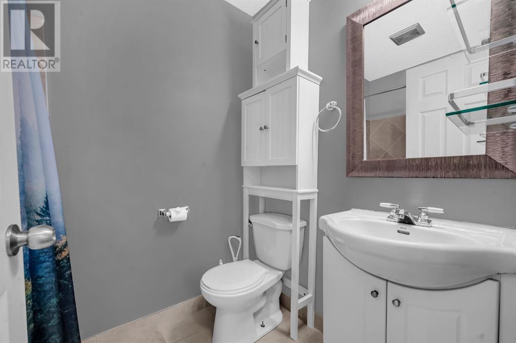 Single Family House for Sale in  berkley Road NW Beddington Heights Calgary 