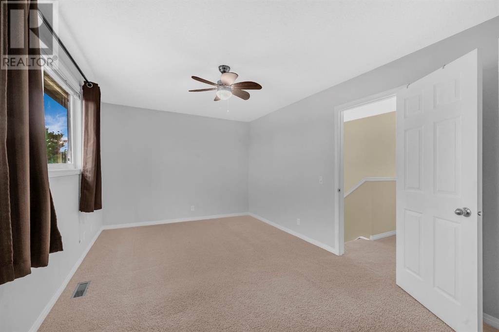 Single Family House for Sale in  berkley Road NW Beddington Heights Calgary 