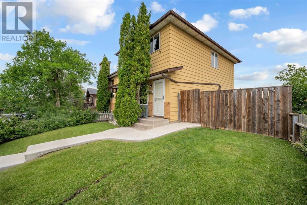 Single Family House for Sale in  berkley Road NW Beddington Heights Calgary 
