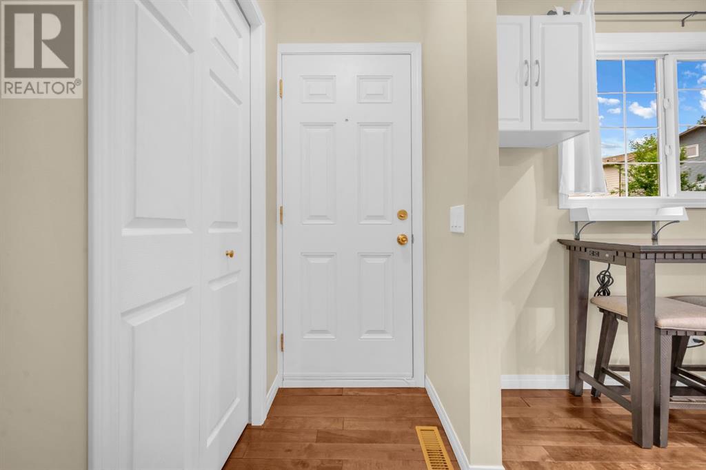 Single Family House for Sale in  berkley Road NW Beddington Heights Calgary 