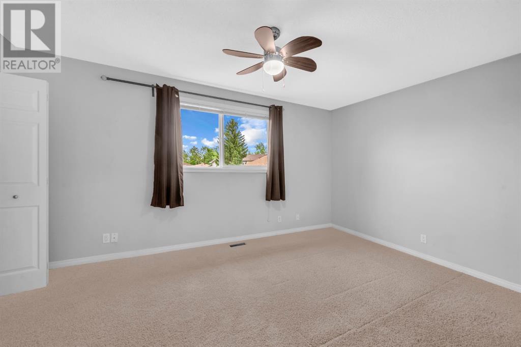 Single Family House for Sale in  berkley Road NW Beddington Heights Calgary 
