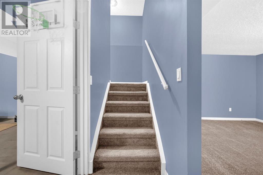 Single Family House for Sale in  berkley Road NW Beddington Heights Calgary 