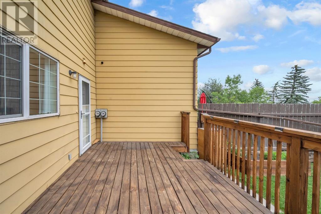 Single Family House for Sale in  berkley Road NW Beddington Heights Calgary 
