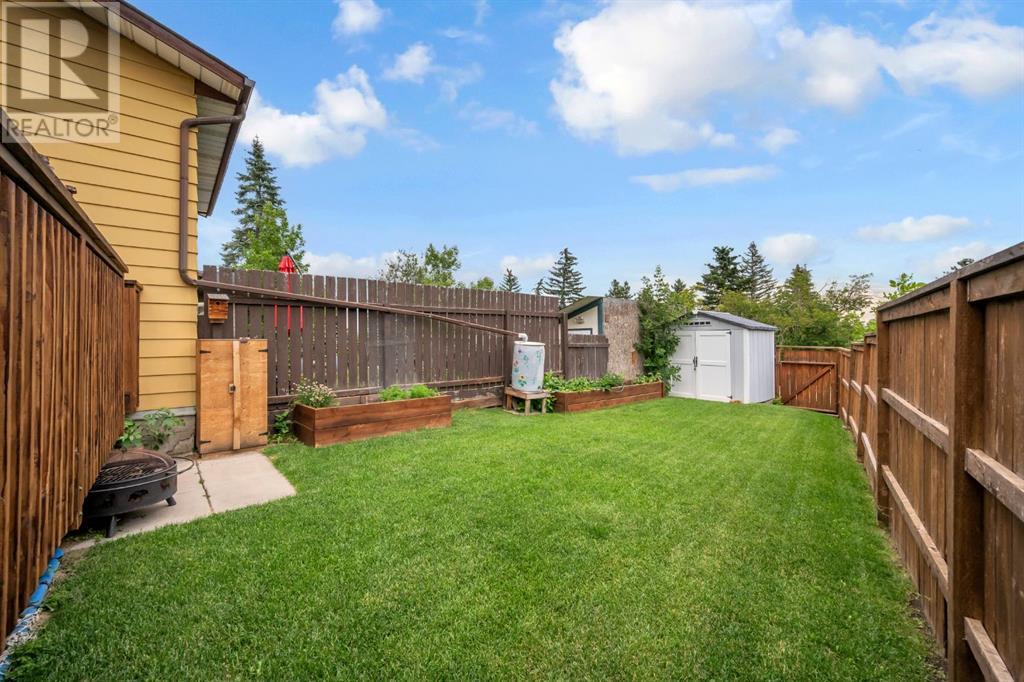 Single Family House for Sale in  berkley Road NW Beddington Heights Calgary 
