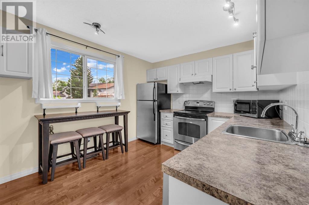 Single Family House for Sale in  berkley Road NW Beddington Heights Calgary 