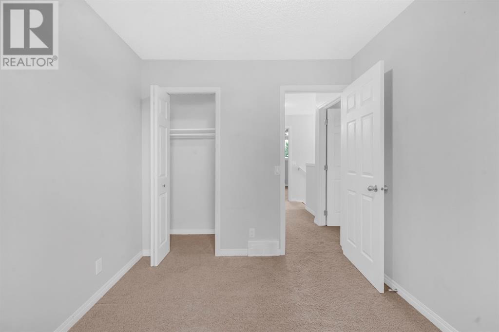 Single Family House for Sale in  berkley Road NW Beddington Heights Calgary 
