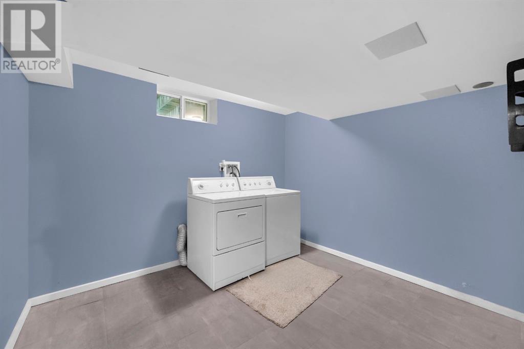 Single Family House for Sale in  berkley Road NW Beddington Heights Calgary 