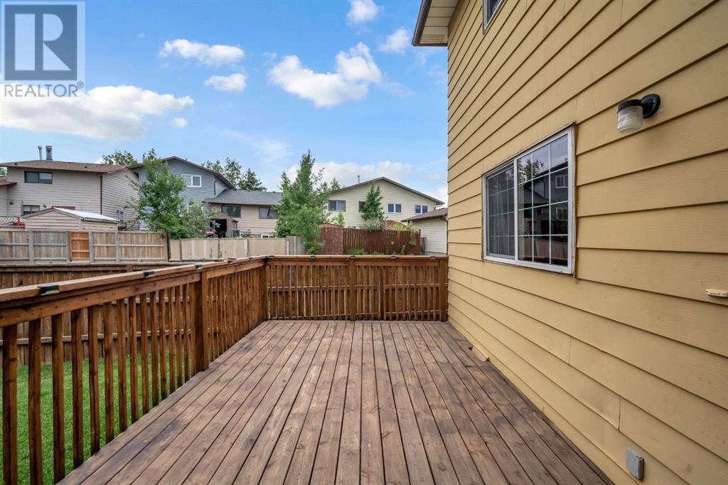 Single Family House for Sale in  berkley Road NW Beddington Heights Calgary 
