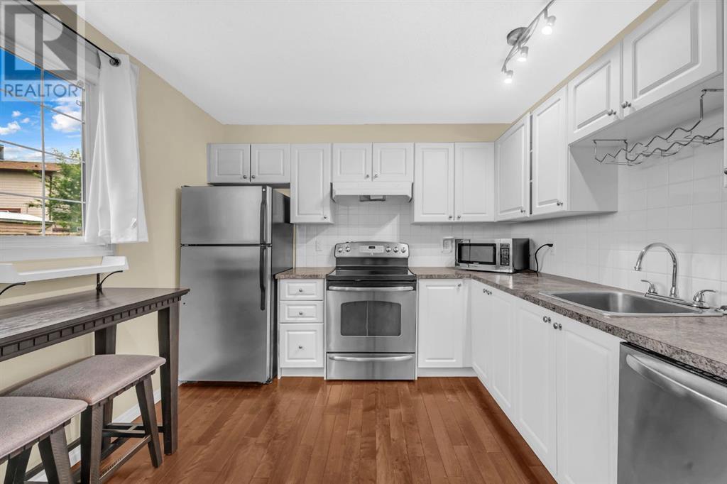 Single Family House for Sale in  berkley Road NW Beddington Heights Calgary 