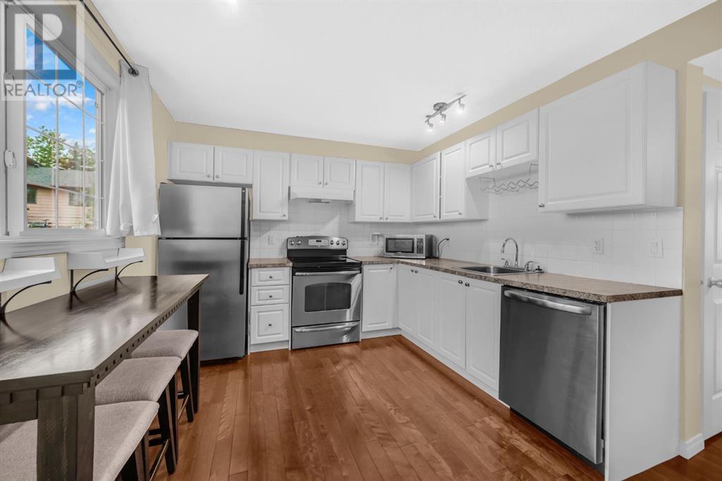 Single Family House for Sale in  berkley Road NW Beddington Heights Calgary 