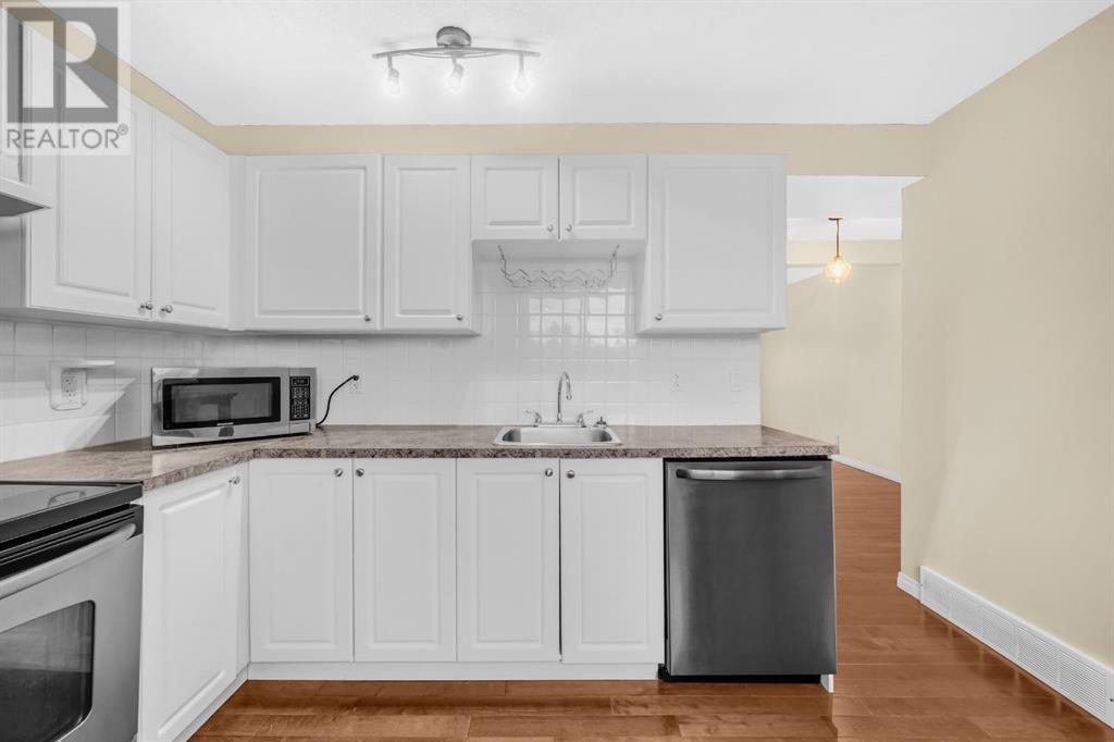 Single Family House for Sale in  berkley Road NW Beddington Heights Calgary 