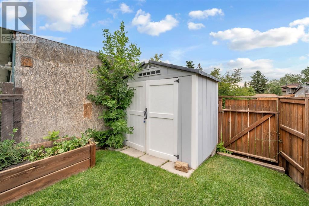 Single Family House for Sale in  berkley Road NW Beddington Heights Calgary 