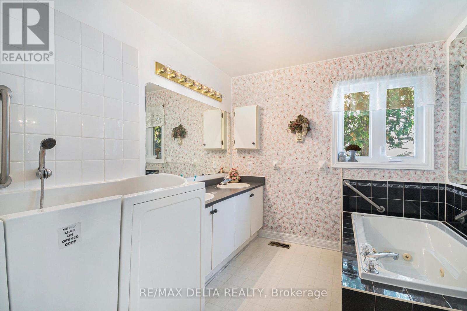 Photo 19 of 762 Adencliffe Drive, Ottawa ON