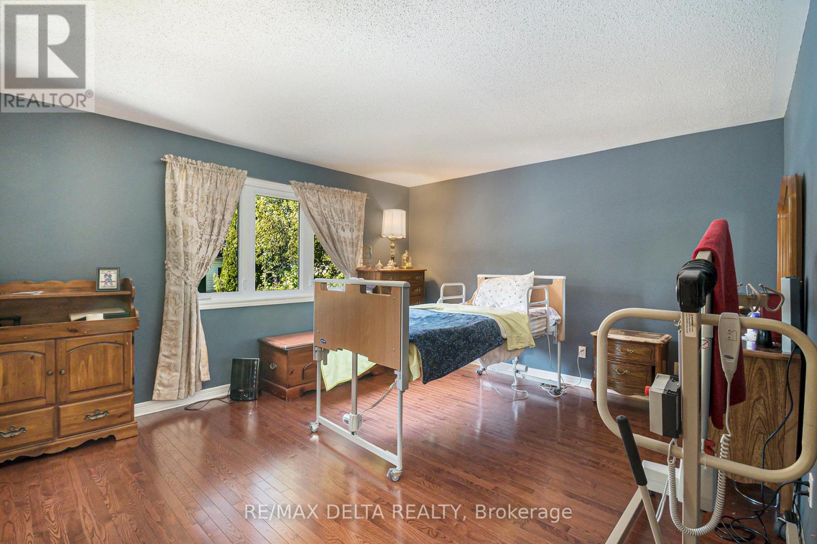 Photo 2 of 762 Adencliffe Drive, Ottawa ON