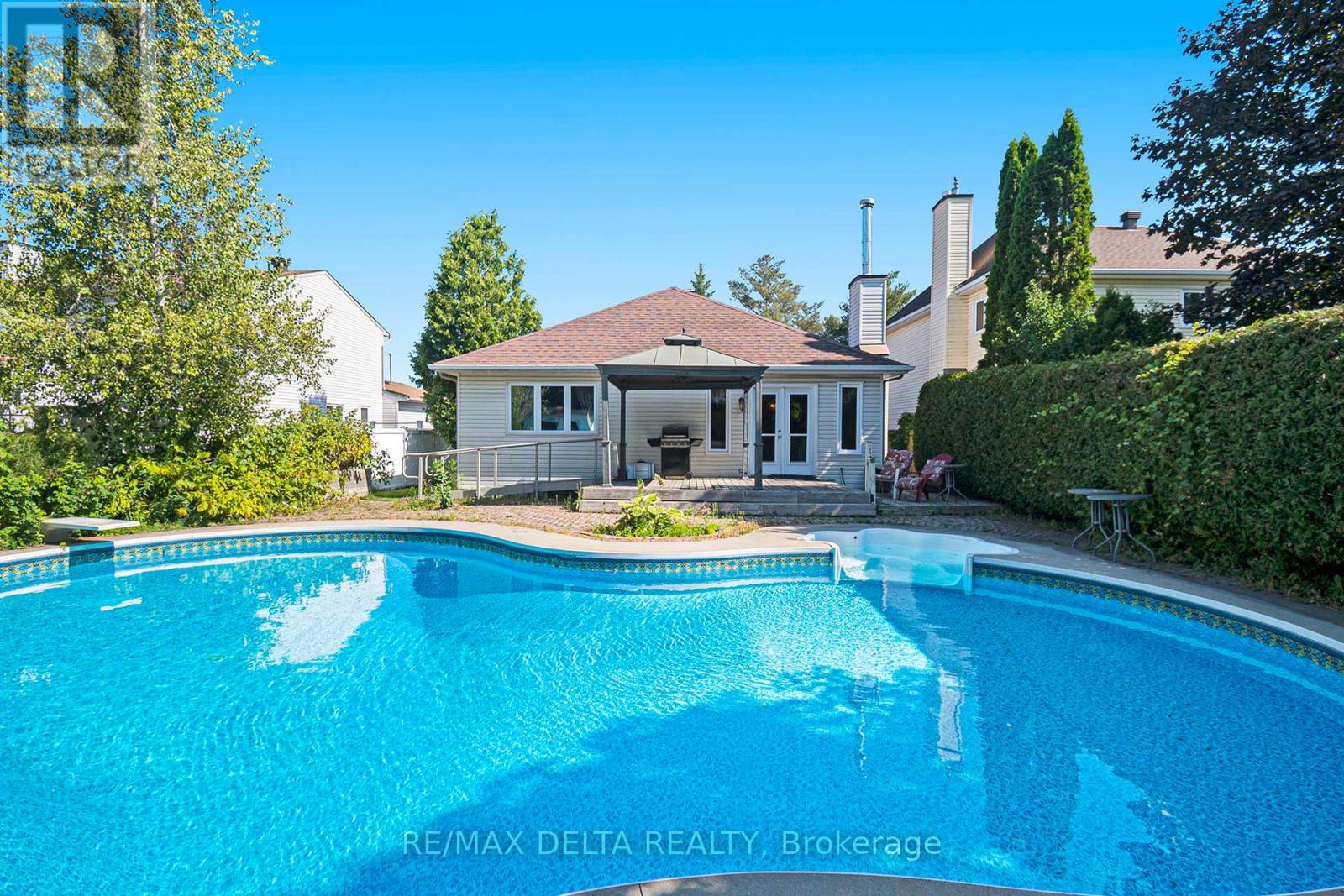 Photo 15 of 762 Adencliffe Drive, Ottawa ON