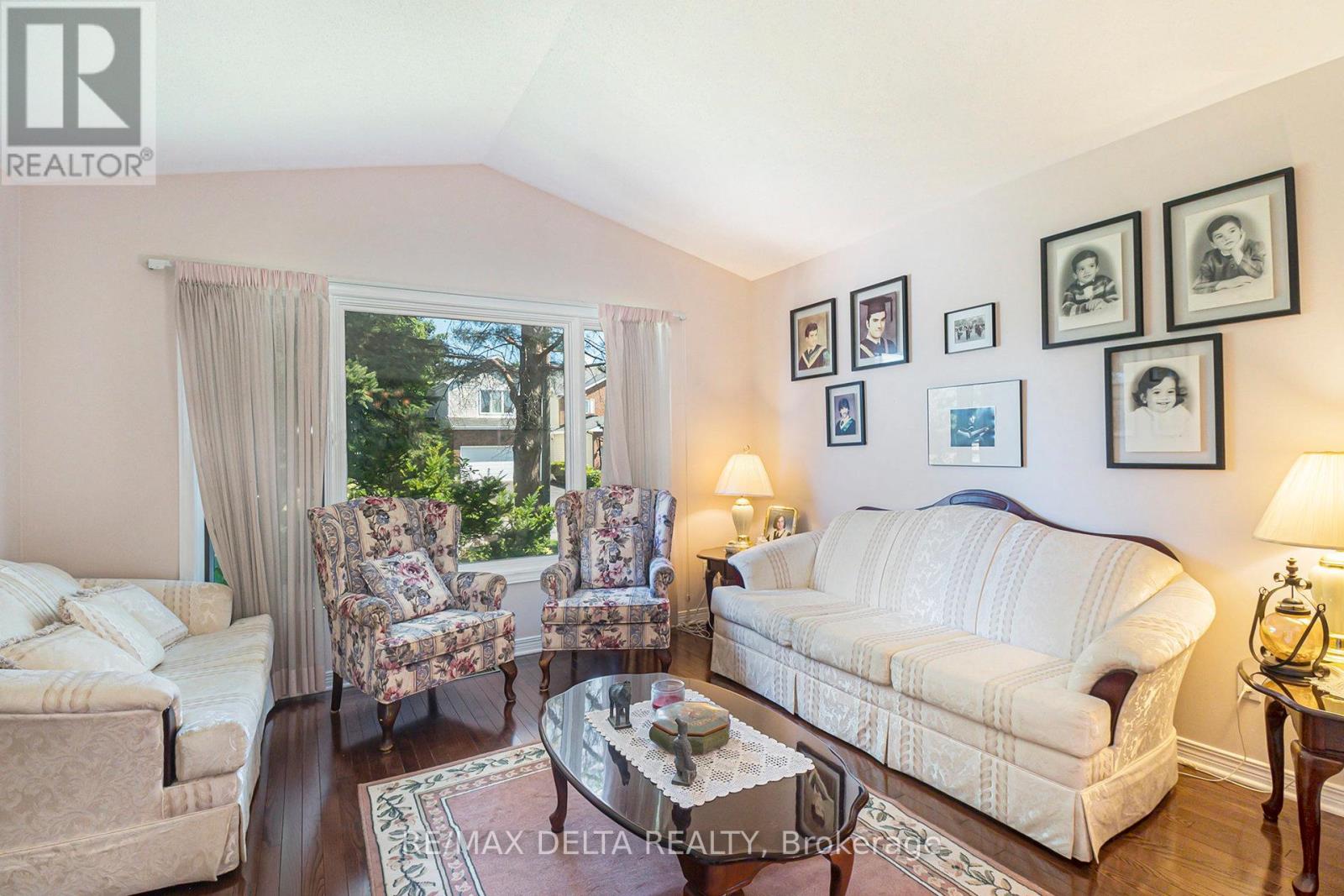 Photo 16 of 762 Adencliffe Drive, Ottawa ON