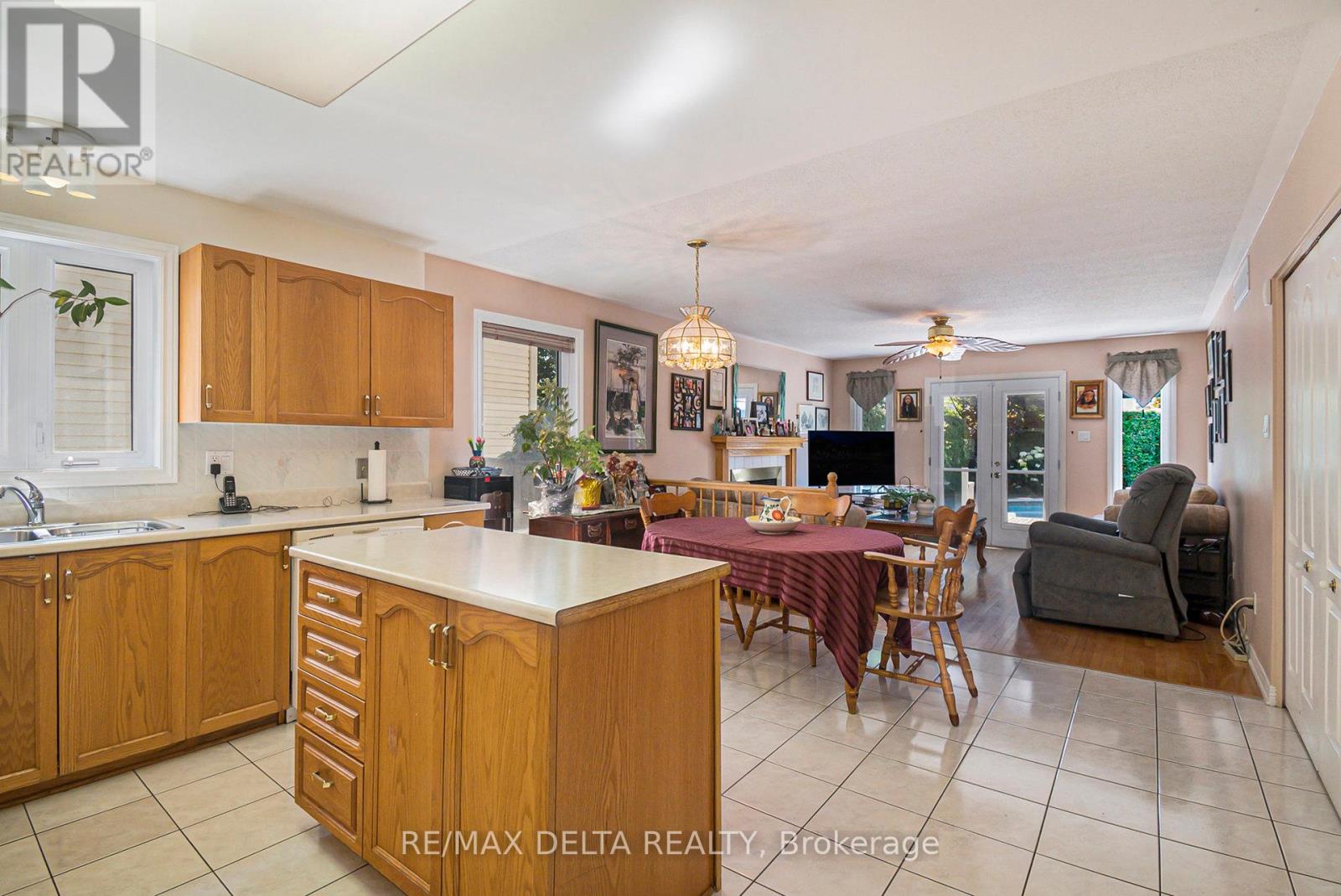 Photo 11 of 762 Adencliffe Drive, Ottawa ON